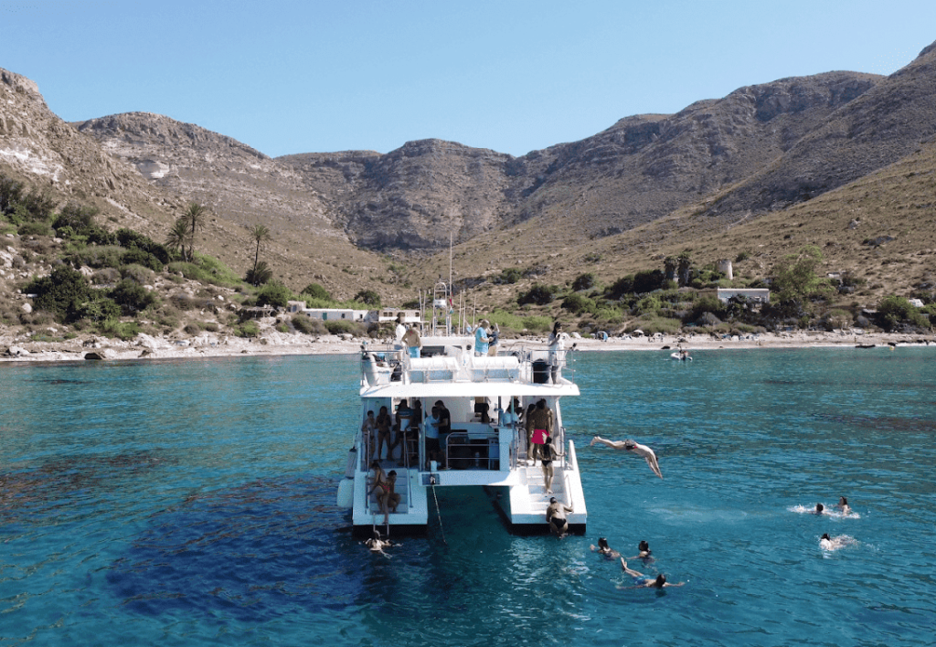 excursion-en-catamaran-a-cala-de-enmedio-monblu-3