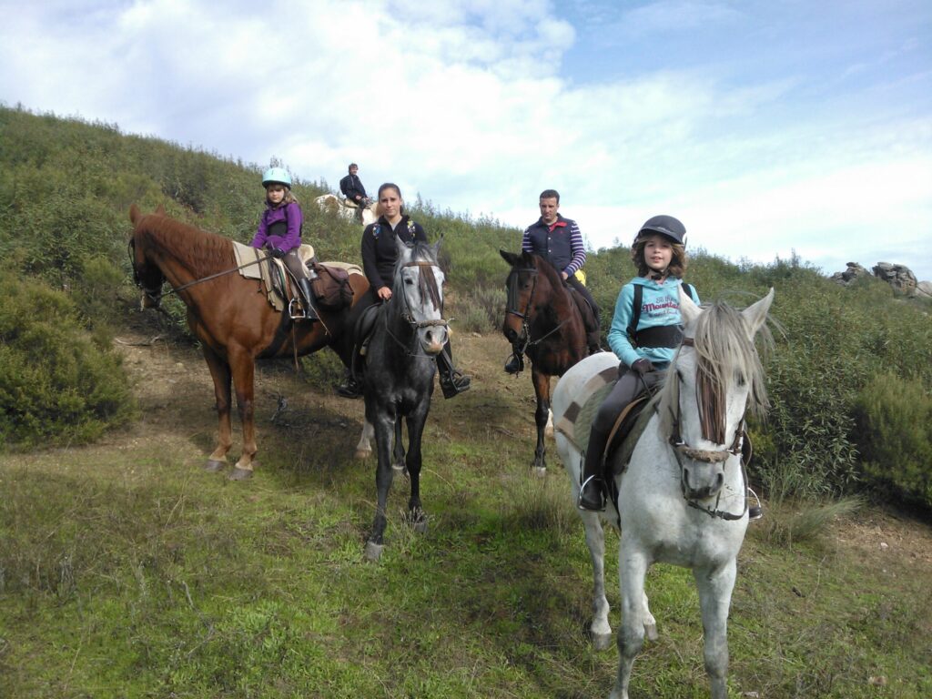 paseo-a-caballo-por-el-campo-en-vera-1