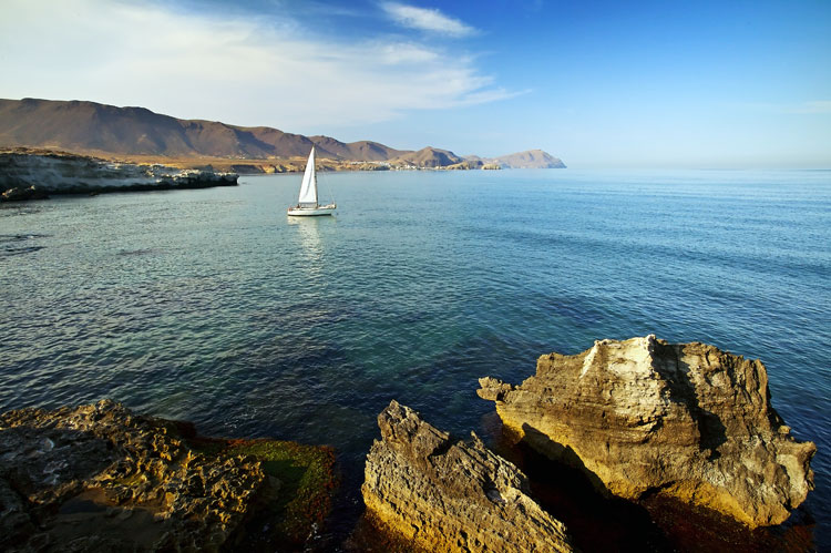 salida-velero-cabo-de-gata-desde-carboneras-monblu-2