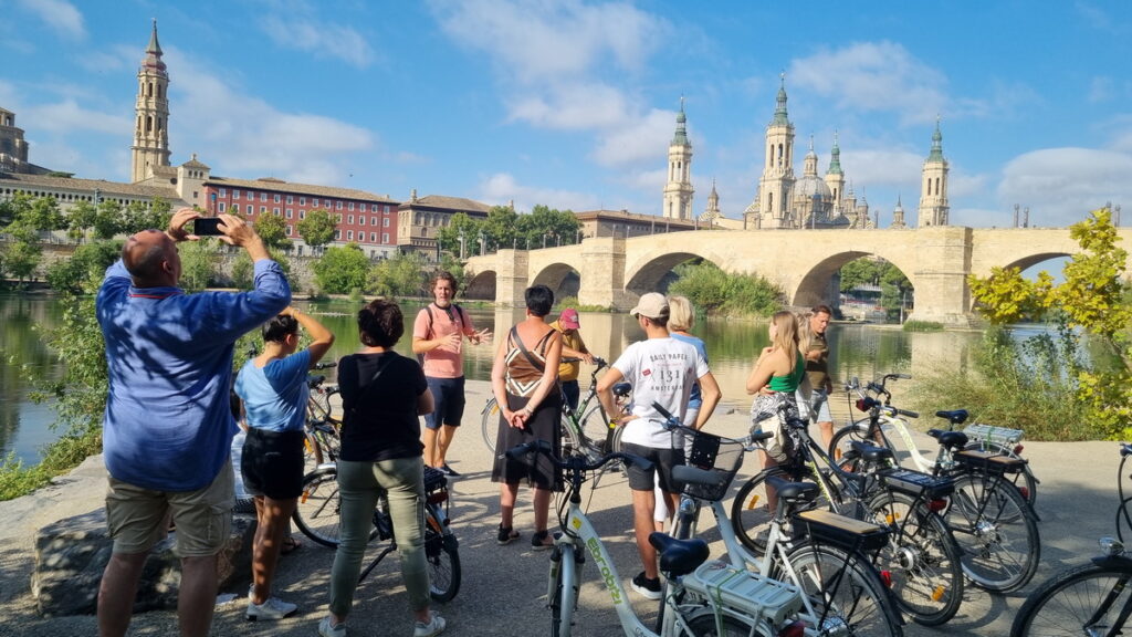 explora-zaragoza-en-bicicleta-1-monblu