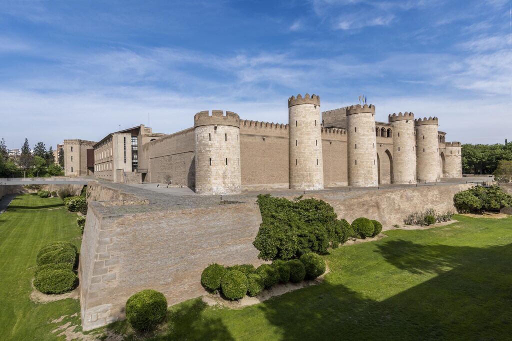 recorrido-guiado-palacio-aljaferia-zaragoza-1-monblu