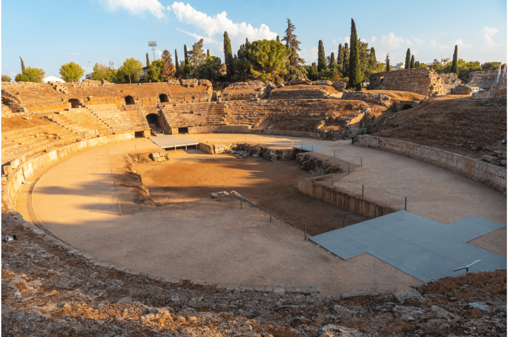 tour-guiado-al-teatro-romano-y-anfiteatro-merida-4-monblu