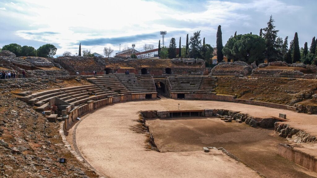 tour-guiado-al-teatro-romano-y-anfiteatro-merida-5-monblu