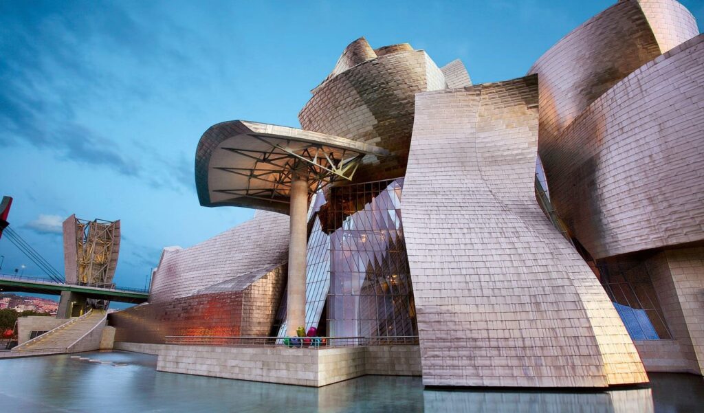 tour-guiado-por-museo-guggenheim-bilbao-4-monblu