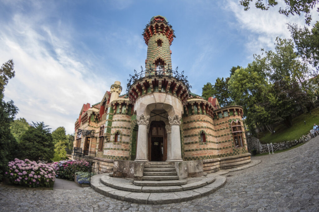 comillas-y-el-capricho-de-gaudi-2-monblu