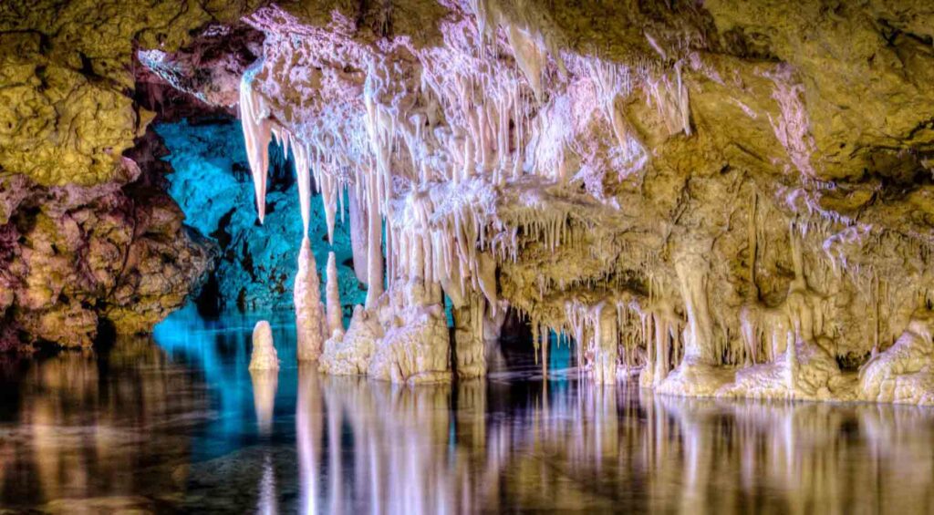 visita-las-cuevas-de-drach-y-hams-porto-cristo-1-monblu