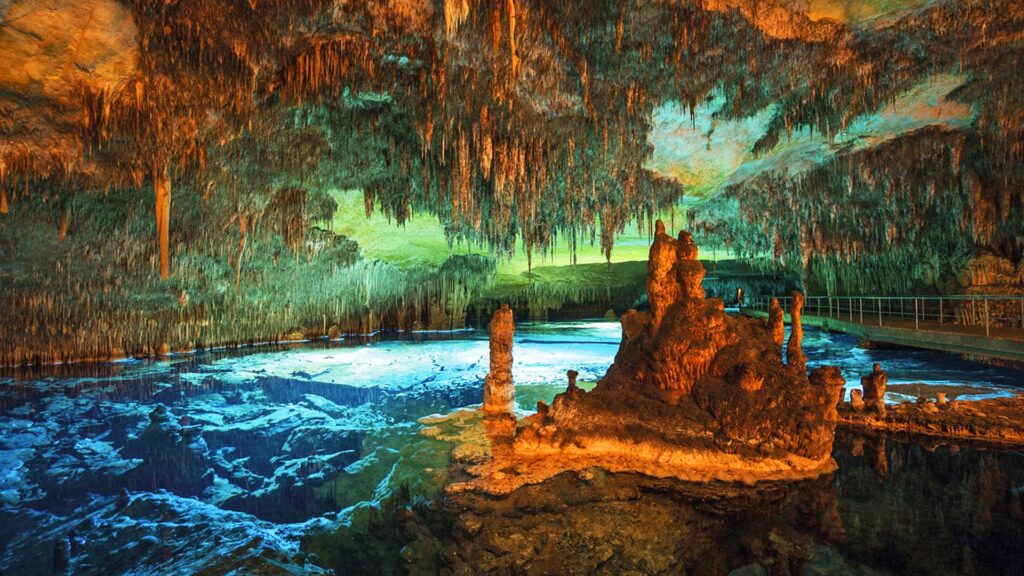 visita-las-cuevas-de-drach-y-hams-porto-cristo-2-monblu