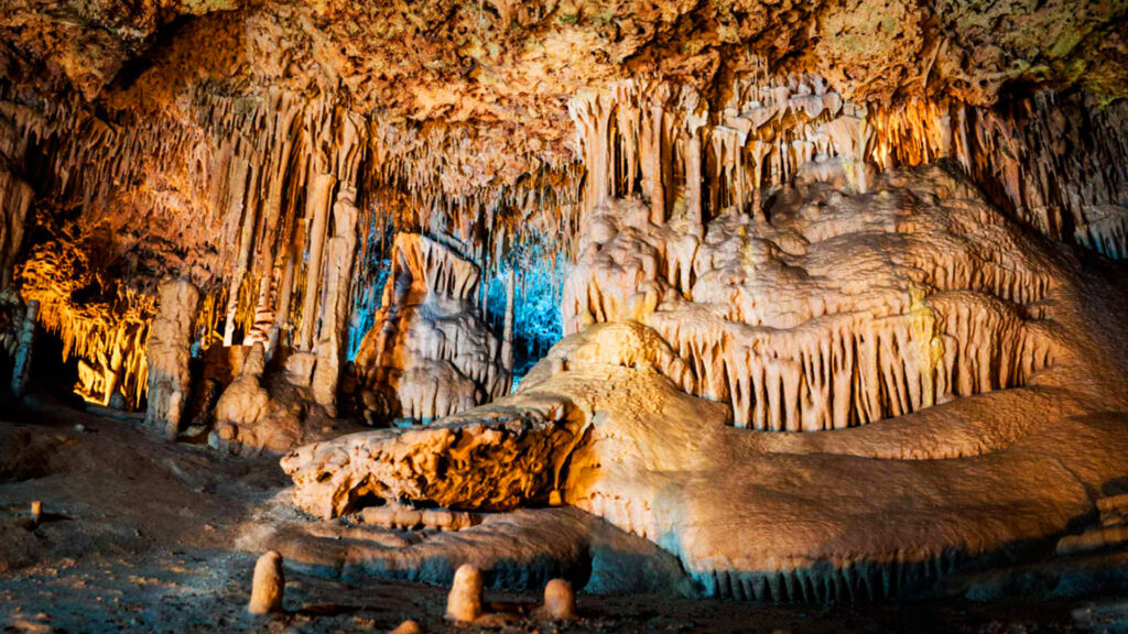 visita-las-cuevas-de-drach-y-hams-porto-cristo-4-monblu