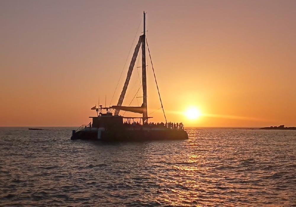 atardecer-catamaran-cadiz-musica-3-monblu