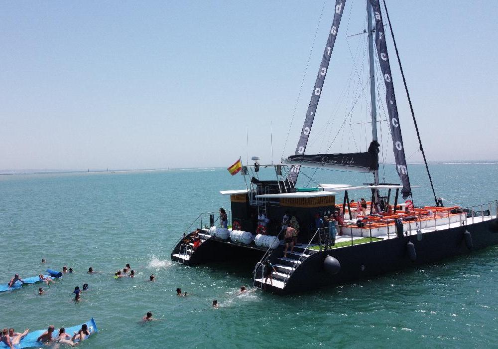 paseo-en-barco-por-la-bahia-de-cadiz-4-monblu